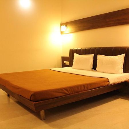 Hotel Grand 3D Bhuj Exterior photo